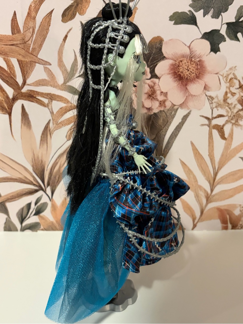 Frankie Stein Monster High Doll (Stitched in Style) - Picture 5 of 6